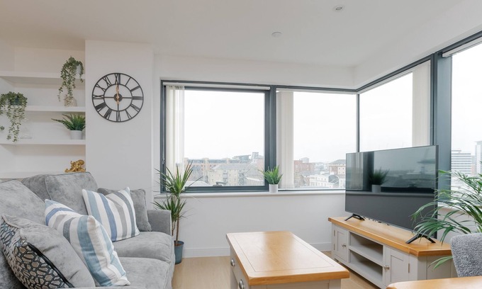 Southampton City Centre Apartment | Spacious 2-bed in Ocean Village