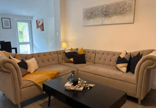 St Helens House | Spacious 2-Bed St Helens, Free Parking, 1min to Carr Mill Dam