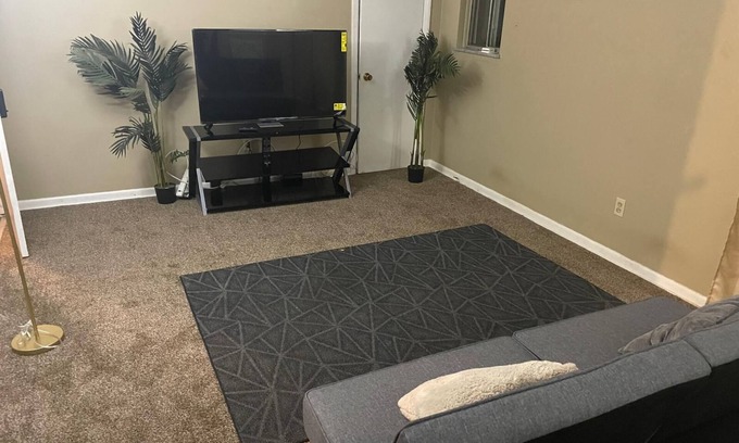 Garfield Heights Apartment | Spacious 2 Bedroom w 2 Queen Beds and full kitchen in Garfield Heights WIFI 17U