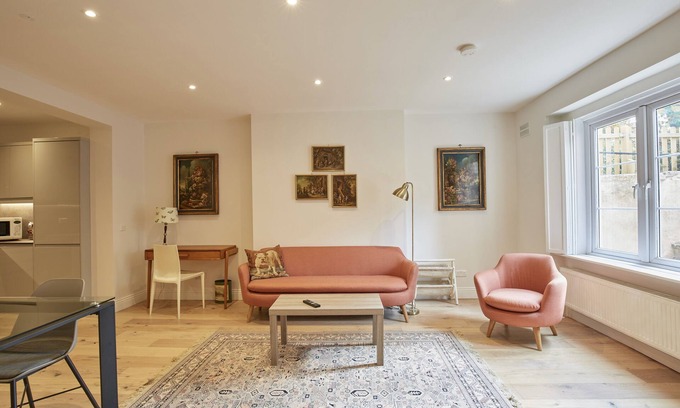 Primrose Hill Apartment | Spacious 2-Bed Views over Primrose Hill with own Private Patio