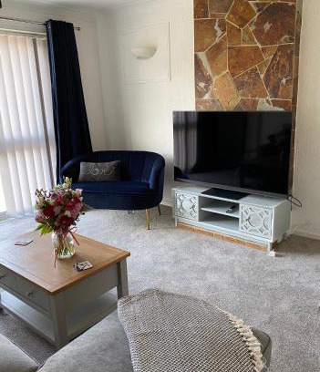 Ruddington Apartment | Spacious 2 Bed Village Flat sleeps 4/6