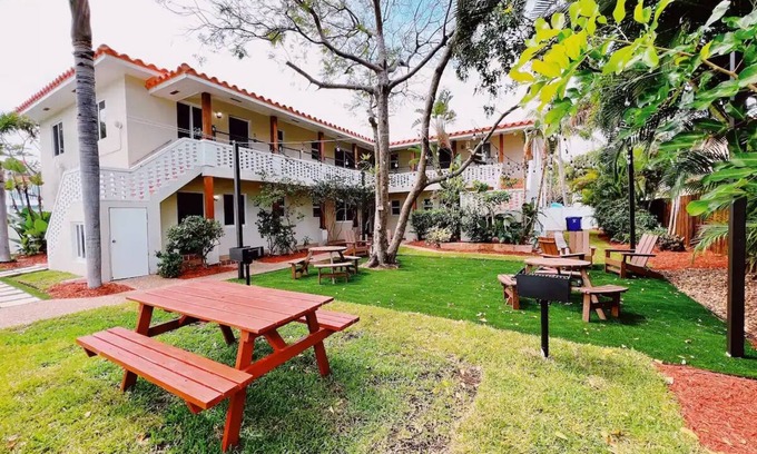 Coral Ridge Apartment | Spacious 2-Bedroom Retreat in Fort Lauderdale | Steps from Beaches & Dining