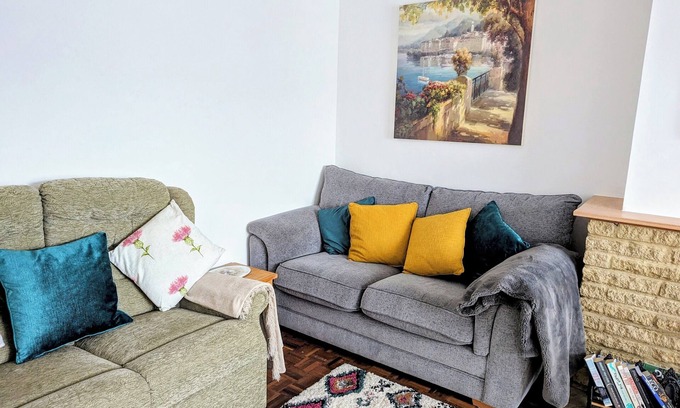 Littlehampton House | Spacious 2 Bedroom Bungalow. Train connections to London Brighton and Chichester