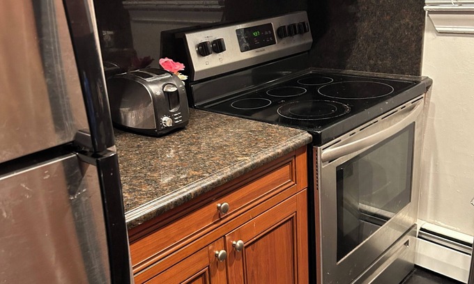Hauppauge Apartment | Spacious 2-bedroom apartment with AC, WiFi in charming Hauppauge, NY