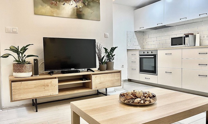 Corvin negyed Apartment | Spacious, 2-bedroom apartment in Budapest with AC & Netflix