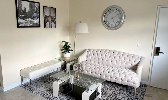 Brooklyn Apartment | Spacious 2 bedroom apartment with Patio!nAs Seen On Arbnb 5 star listing!