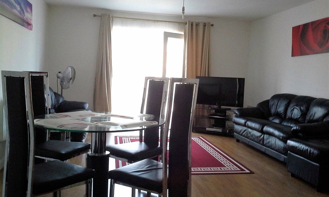 Leytonstone Apartment | SPACIOUS 2 BEDROOM APARTMENT,SLEEPS 6