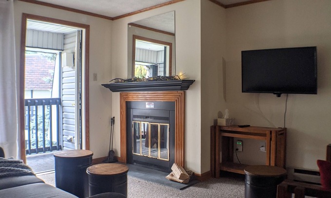 Claysburg Condo | Spacious 2 Bedroom Blue Knob Ski Condo Mountain Getaway
