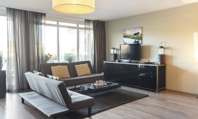 Merenwijk Apartment | Spacious 2 bedroom ground flloor apartment - Kaag Resort (1)