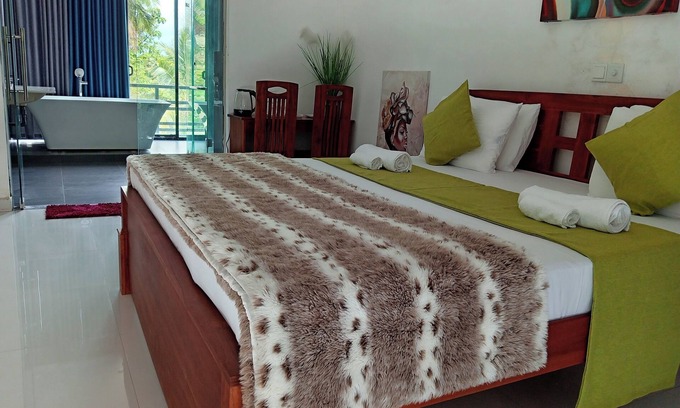 Nissankamallapura Hotel | Spacious 2-bedroom villa in wonderful Polonnaruwa with Bathtub, AC