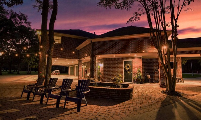 Magnolia House | Spacious 2 bedroom Magnolia retreat on 13 acres.