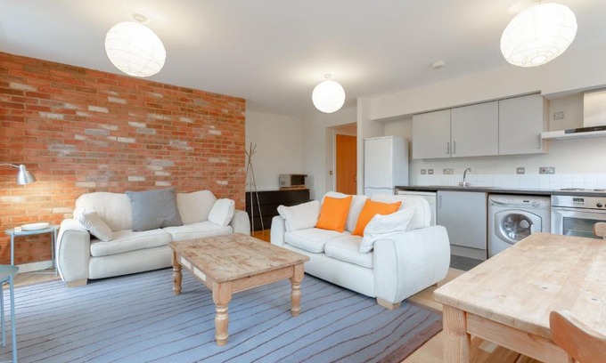 Clissold Apartment | Spacious 2 Bedroom Stoke Newington Flat