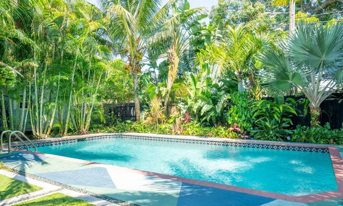Margate House | Spacious 2 bedroom Tropical Paradise Home with Pool near Fort Lauderdale