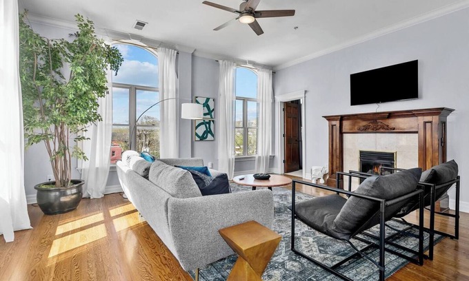 Westside North Apartment | Spacious 2 Bedroom Penthouse w/Skyline Views | 24
