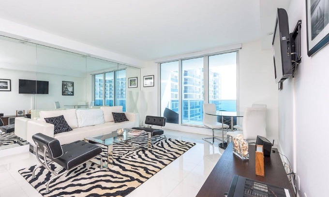 South Beach Condo | Spacious 2 bedroom & 2 bathroom unit at the Roney Palace South Beach