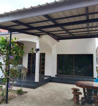 Thong Chai House | Spacious 2-bedroom villa near beach