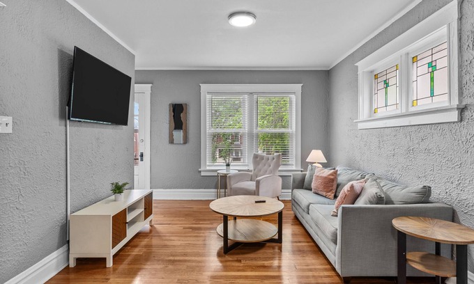 Northampton Apartment | Spacious 2 BR Balcony Hideaway