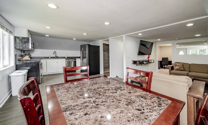 Rochester House | Spacious 2 BR Flamingo Suite - Minutes from Mayo!