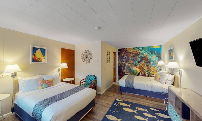 Bandon House | Spacious 2-room combo close to Bandon with cable, WiFi, mini-fridge - dogs OK