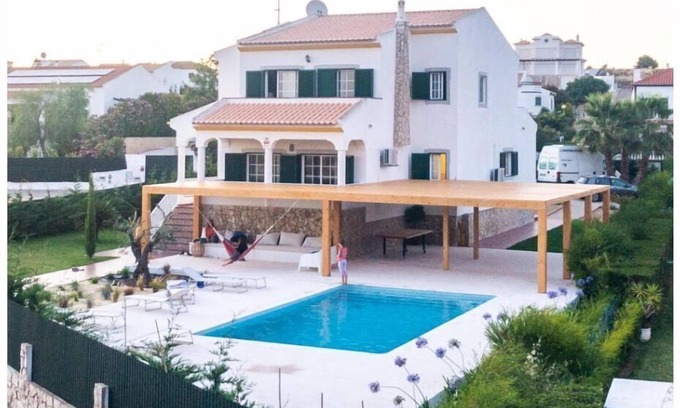 Castro Marim Villa | Spacious 2-storey villa with swimming pool and large garden, 6 minutes from Praia Verde.
