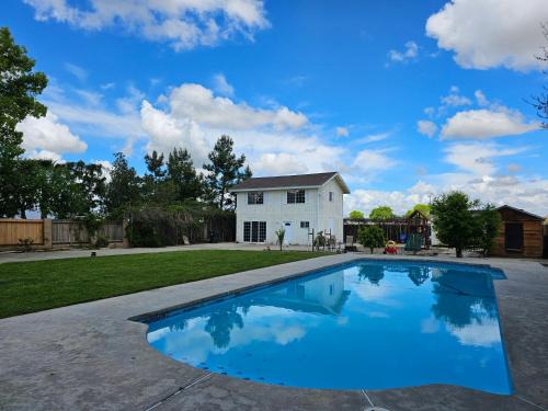Rosedale House | Spacious 2 story 1 bedroom home with pool