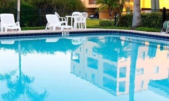 Treasure Island Condo | Spacious 2 story condo, clean decor 3BR, 2.5 BA. 2 Floors, Pool Waterfront