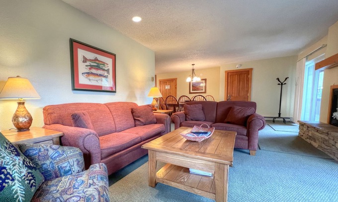 Crested Mountain Village Condo | Spacious 2 bedroom, Close Walk to the Base Area, Outdoor Hot Tub, Sleeps 6