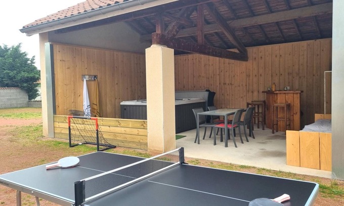 L'Hopital-le-Grand Cottage | Spacious 230m² Cottage with Spa, Garden & Games in Renovated Farmhouse
