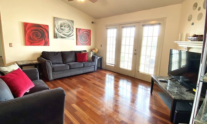 Greensboro Condo | Spacious 2bd Condo in the center of Greensboro!