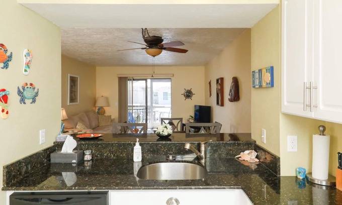 Grove City Condo | 🥇 Spacious 2bd waterfront condo (CH818)