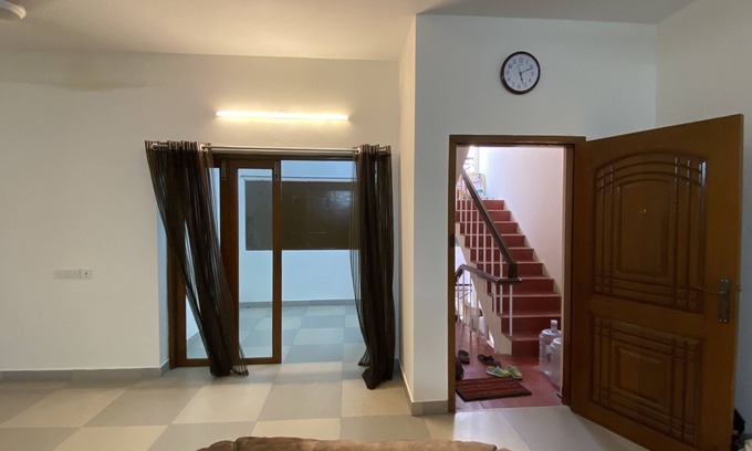Mylapore Tiruvallikk Apartment | Spacious 2bhk in Tiruvanmiyur - 5min from beach