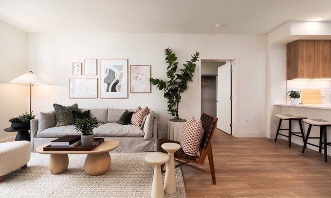 Burlingame Condo | Spacious 2BR Condo at One Adrian w Pool
