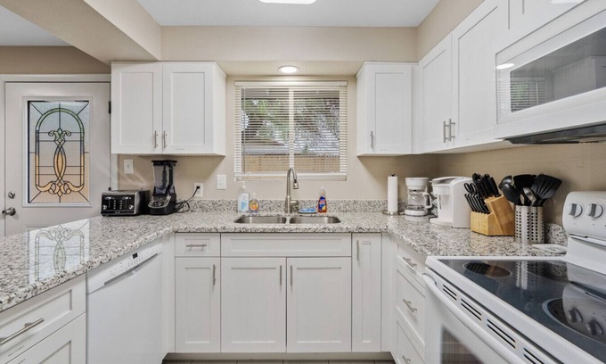 Mesa Apartment | Spacious 2BR condo by downtown Mesa free parking