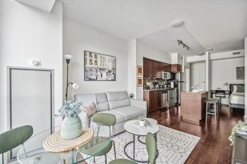 Fort York Apartment | Spacious 2BR Condo Downtown, Lakeshore, Parking