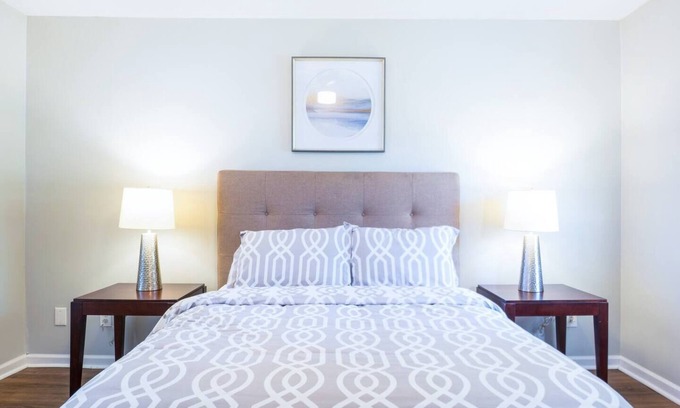 Calhoun House | Spacious 2BR Ideal for Long-Term Business Stays