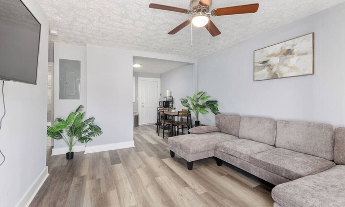 Columbus Apartment | Spacious 2BR | Prime Location