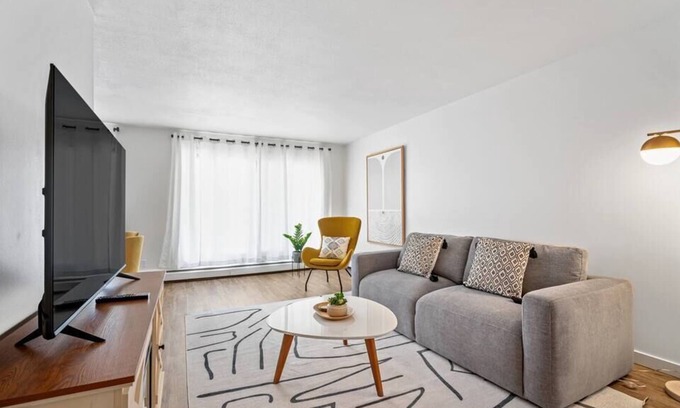 Fort McMurray Apartment | Spacious 2BR | Top Floor w/ Balcony | Free WiFi