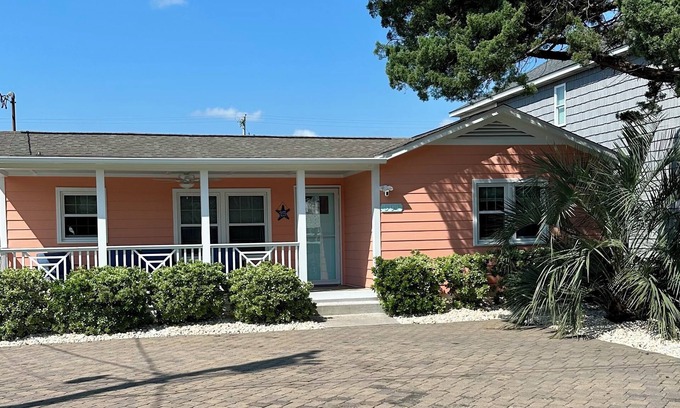 Cherry Grove Beach House | Spacious 3-bedroom 2-bathroom house Sleeps 10 pet friendly in Cherry Grove Beach
