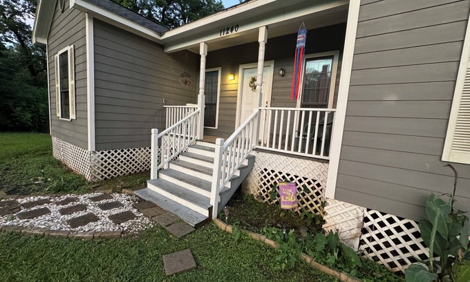Wakefield House | Spacious 3 Bedroom Home 1 Acre Unlimited Fast wifi