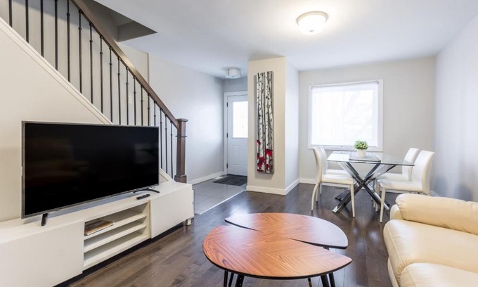 Vanier North House | Spacious 3 Bdrm home near downtown