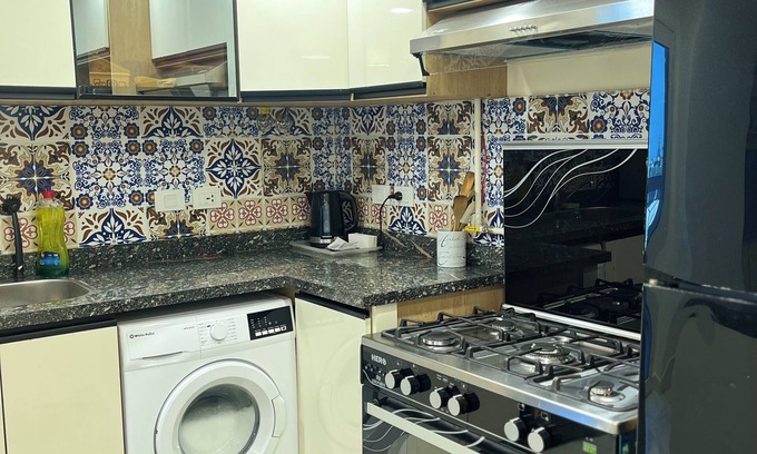 Heliopolis Apartment | Spacious 3-bedroom apartment with AC and WiFi in wonderful Cairo Governorate