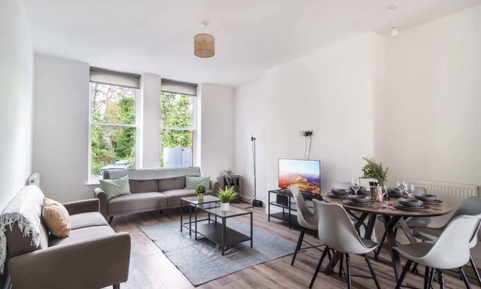 Crosby Apartment | Spacious 3 Bed Apartment in Waterloo, Liverpool