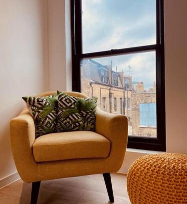 Hackney Apartment | Spacious 3 Bed City Apartment with Terrace