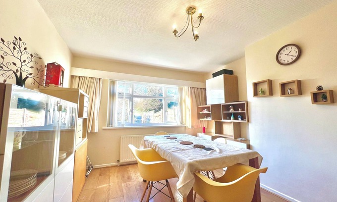 Chorlton-cum-Hardy House | Spacious 3-Bed Family Retreat w/Cozy Living, Garden & WiFi