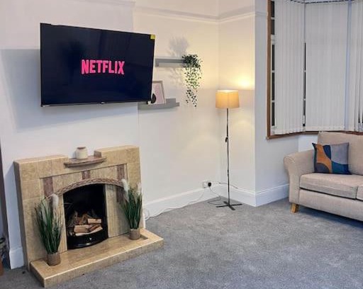 Westcliff-on-Sea House | Spacious 3 Bed Flat - Beach Nearby - No Pets