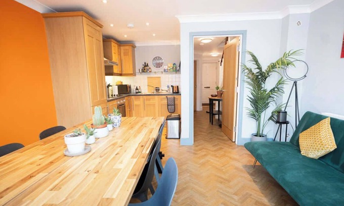 Cambridge House | Spacious 3-Bed Townhouse Florence Villa Near River & City