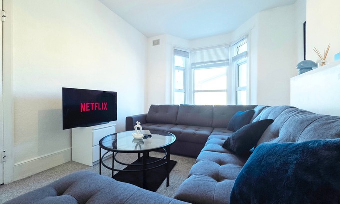 Stonebridge Apartment | Spacious 3 Bed Flat in Wembley with Private Garden