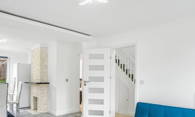 Luton House | Spacious 3-Bed Home in Luton with Free Parking