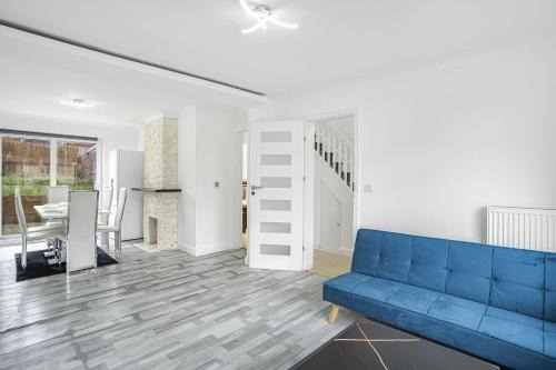 Luton Apartment | Spacious 3-Bed Home in Luton with Free Parking