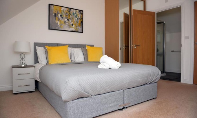 Cribbs Causeway House | Spacious 3 Bed House in Bristol